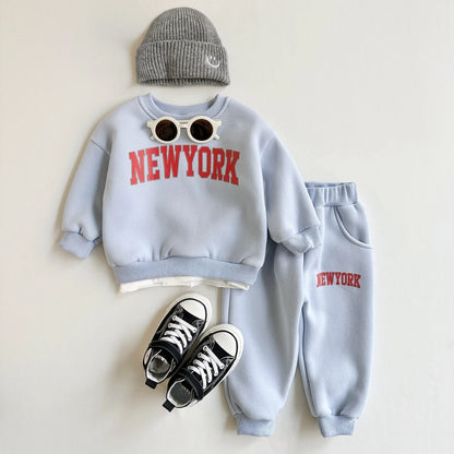 conjunto de calça e casaco para bebê